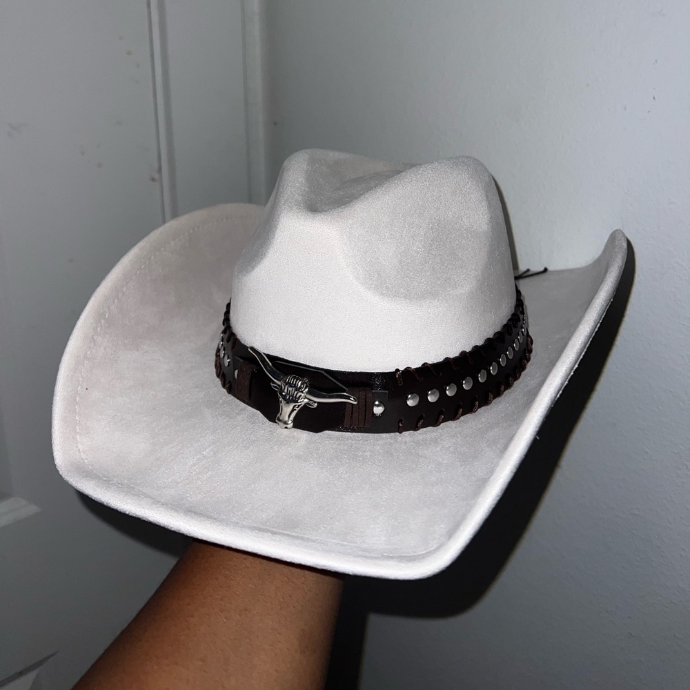 Elegant White Western Hat with Dark Brown Band